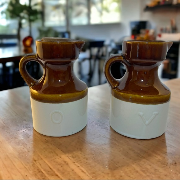 **SOLD**Vintage Brown & White Cruet Set - Picture 1 of 4